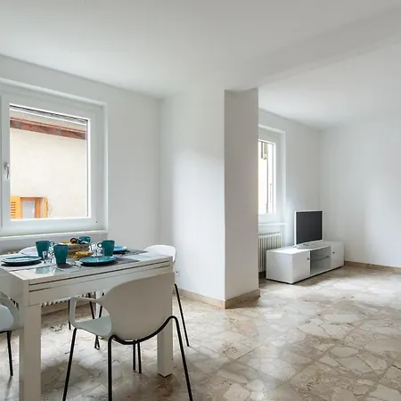 Rose 2 By Quokka 360 - Duplex On 2 Floors With Balcony Lugano