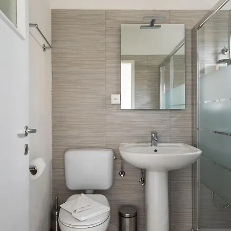 Rose 2 By Quokka 360 - Duplex On 2 Floors With Balcony Lugano
